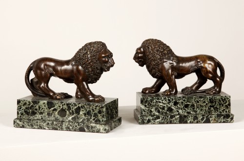 Paire de lions en bronze - Objet de décoration Style 