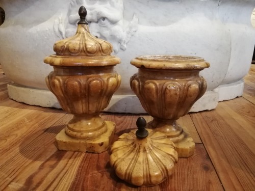 Objet de décoration Cassolettes, coupe et vase - Paire de vases couverts à décor de godrons, Rome fin 17e siècle