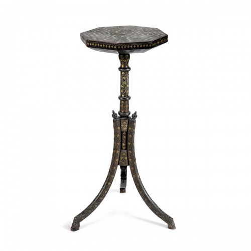 Two small Armenian pedestal table, 19e siècle