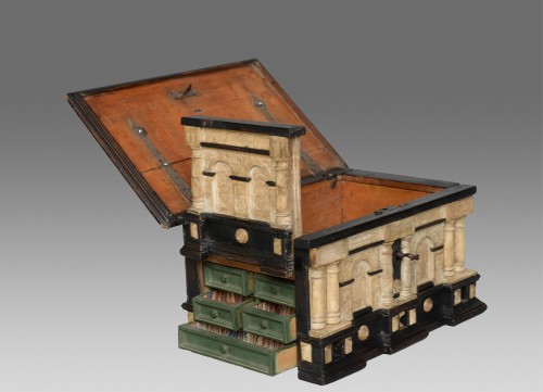 Renaissance alabaster and ebonized wood box circa 1630 - Objects of Vertu Style Renaissance