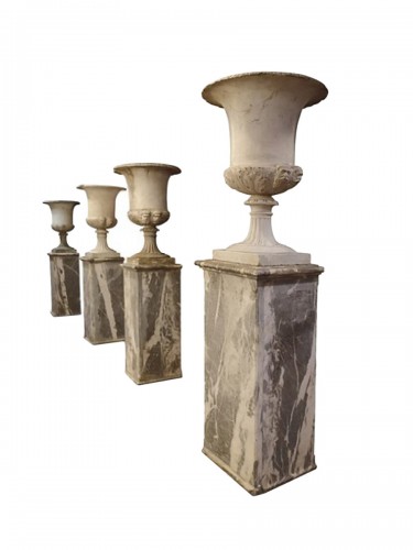 Suite de quatre grands vases en marbre  fin 18e siècle