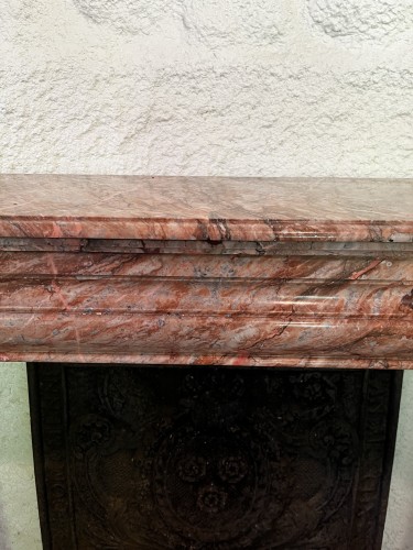 XIXe siècle - Cheminée en marbre rouge Royal du Languedoc 19e siècle