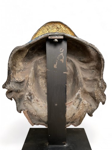 XIXe siècle - Paire de masques en plomb doré, France XIXe siècle