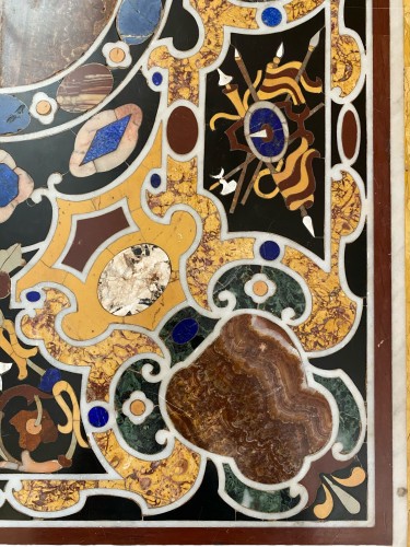Objet de décoration  - Plateau en marqueterie de marbre