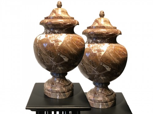 Paire de vases en marbre