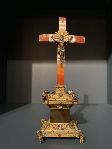 Petite croix en agate, travail viennois du XIXe siècle - Art sacré, objets religieux Style Napoléon III