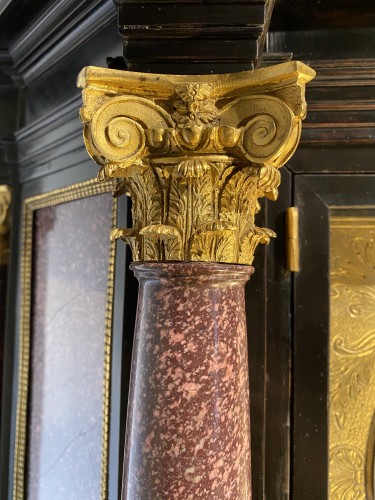 Monumentale pendule en bois noirci, Italie fin du XIXe siècle - Jean-François Regis