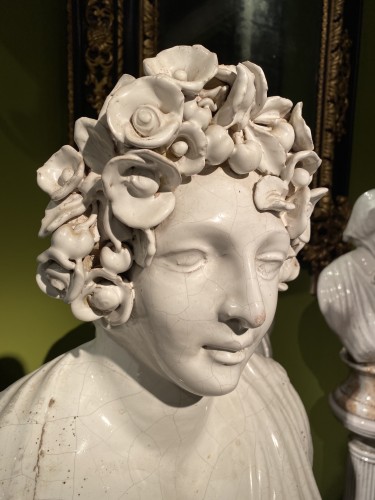 Céramiques, Porcelaines  - Suite de quatre bustes en terre cuite vernissée fin 19e