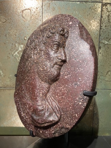 Sculpture  - Medallion in porphyry of Egypt, Italy end of 17th century
