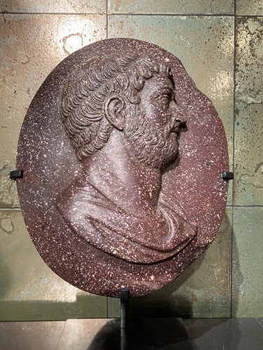 Médaillon en porphyre d'Egypte, Italie fin XVIIe - Louis XIV