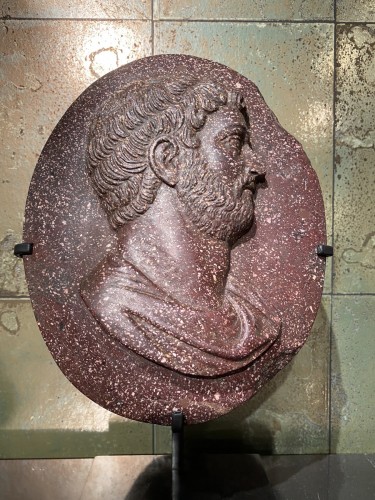 Louis XIV - Medallion in porphyry of Egypt, Italy end of 17th century