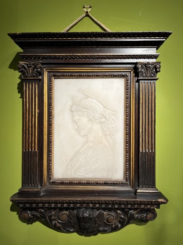 Directoire - Bas relief en albâtre représentant Sainte Cécile de Rome