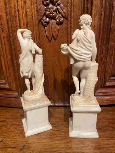 Deux sculpture en albâtre représentent Bacchus, fin 18e - Sculpture Style 