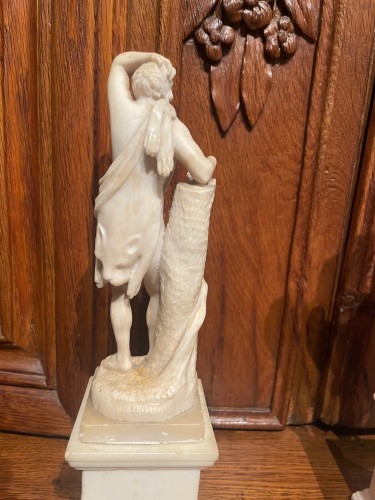 Deux sculpture en albâtre représentent Bacchus, fin 18e - Galerie Saint Martin