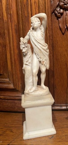 Deux sculpture en albâtre représentent Bacchus, fin 18e - 