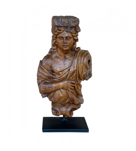 Cariatide en bois sculpté du 16e sièce