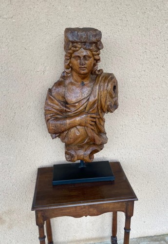 16th century in carved wood Caryatid - 