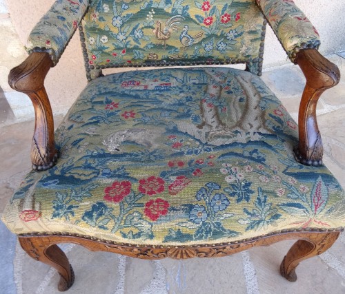 XVIIIe siècle - Fauteuil Régence, tapisserie d’époque au gros et petit point