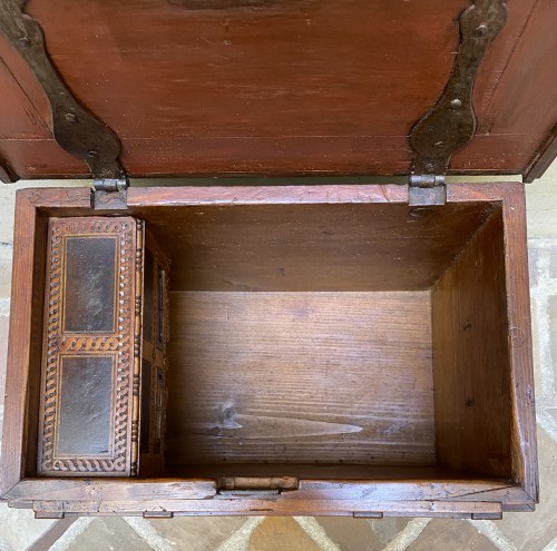 <= 16th century - German chest, 17th century 