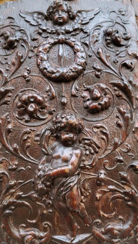 Panneau de cuir à décor de putti, fin 16e - Galerie Saint Martin