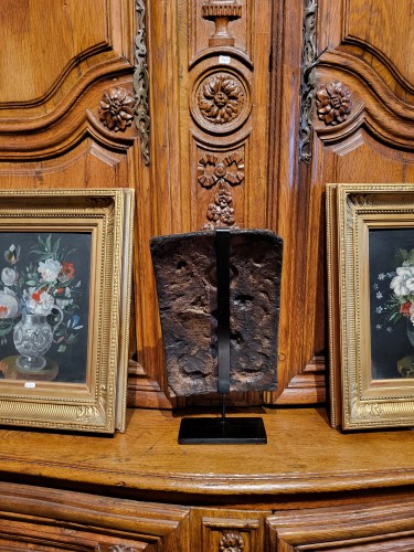  - Panneau de cuir à décor de putti, fin 16e