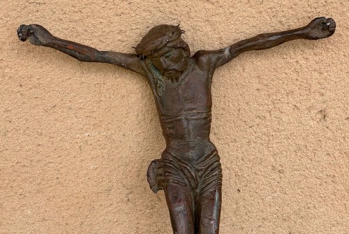 Un christ en plomb sur âme de bois 15ème - Art sacré, objets religieux Style 