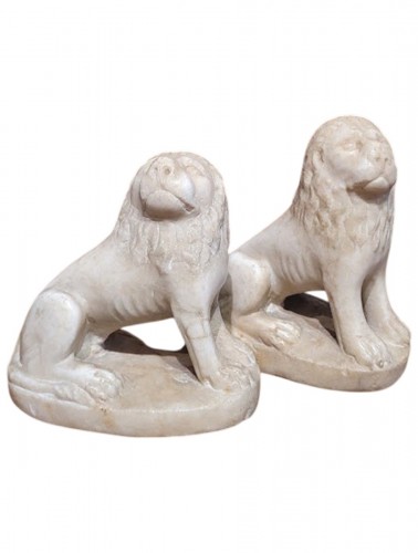 Paire de lions en marbre, 16e siècle