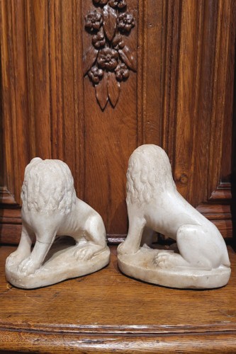 Objets de Curiosité  - Paire de lions en marbre, 16e siècle