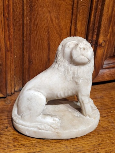 Paire de lions en marbre, 16e siècle - Galerie Saint Martin