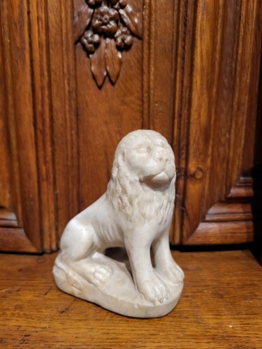 XVIe siècle et avant - Paire de lions en marbre, 16e siècle