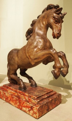 Raiser horse, Pommelé Lacquered Wood, Italy 17th century - Sculpture Style 