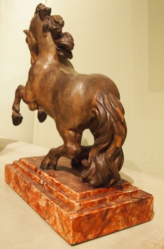 Sculpture  - Raiser horse, Pommelé Lacquered Wood, Italy 17th century