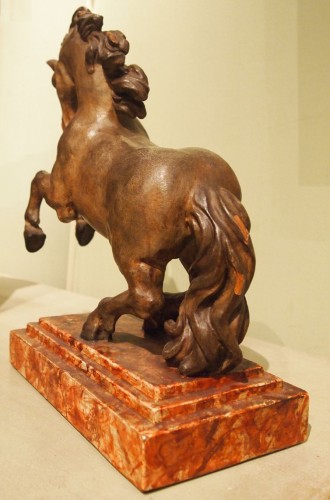 Sculpture Sculpture en Bois - Cheval Cabré en bois laqué pommelé, Italie XVIIe siècle