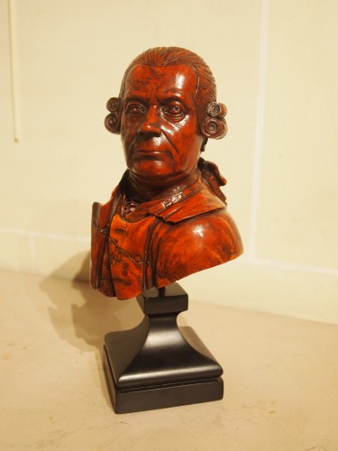 Sculpture  - 18th century wooden bust of a man