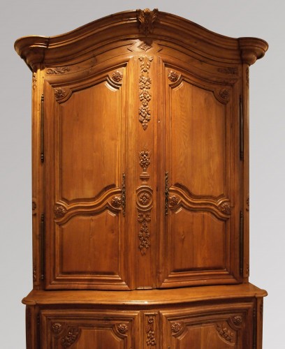 Oak Cupboard in two parts 18th century  - Furniture Style 