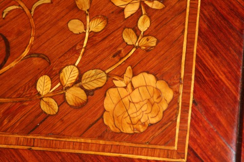 Louis XV - Scriban in floral marquetry, attributed to Nicolas Couleru