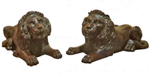 Pair of wooden lions 