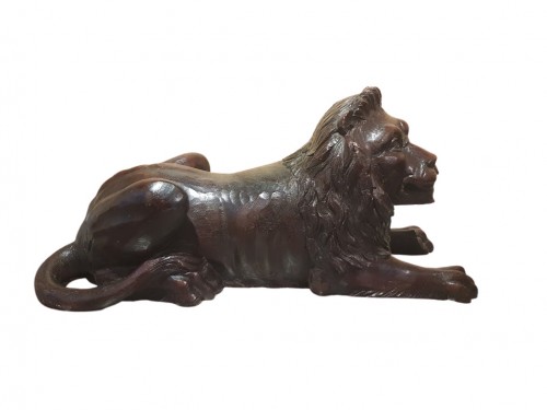 Pair of wooden lions  - Sculpture Style 