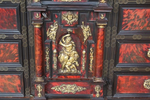 Furniture  - Italian cabinet, 17th century in walnut and scales