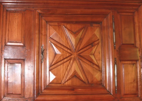 Standing man, Louis XIV period in cherry wood - Furniture Style 