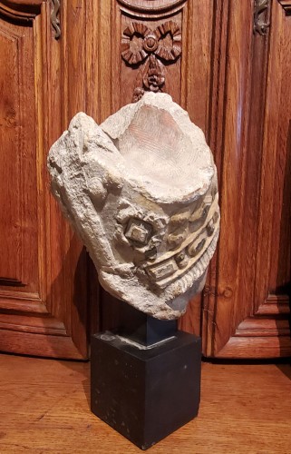 Art sacré, objets religieux  - Tête d'évêque  en pierre, 14e siècle