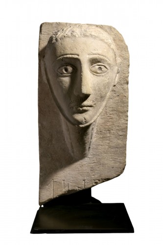 Stèle anthropomorphe