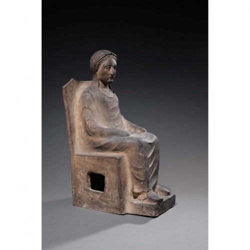 Dame assise - Archéologie Style 