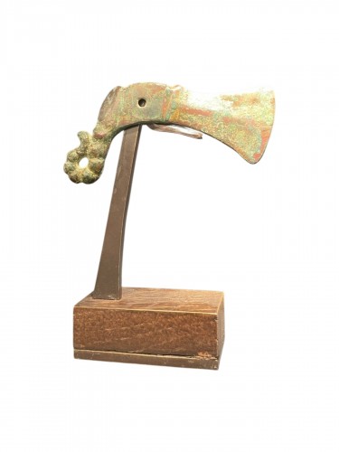 Axe in the shape of an elephant's head
