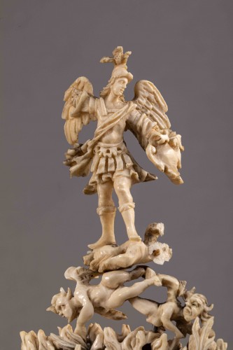 Art sacré, objets religieux  - St Michel terrassant le démon, Italie du Sud ou Sicile fin du XVIIe siècle