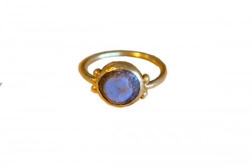 Apotropaic Ring - Sardonyx Medallion On A Gold Ring, Roman Empire, I-II AD