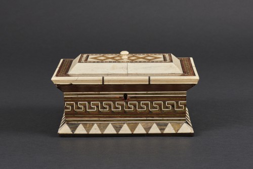 Coffret rectangulaire en marqueterie alla Certosina, Italie du Nord mi-XVe siècle - Objets de Vitrine Style Moyen Âge