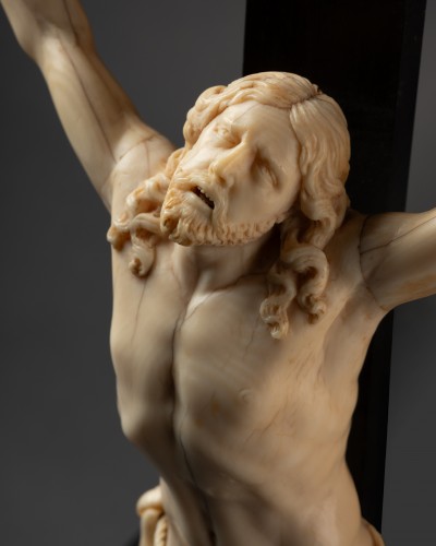 Christ en ivoire - France époque Louis XIV - Galerie Sismann