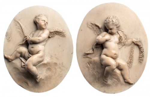 Médaillons en marbre présentent des putti - Flandres, XVIIIe Siècle