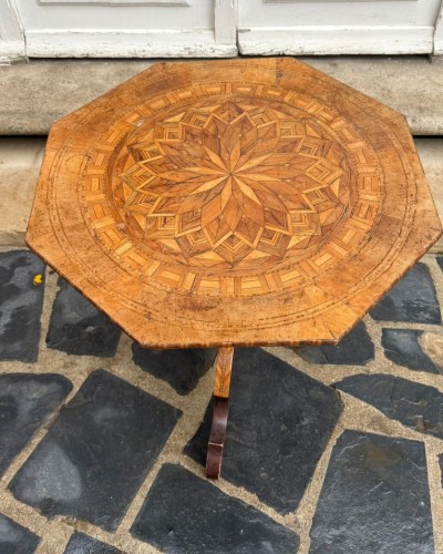 Furniture  - Italian Tripod Table In Marquetry And Walnut